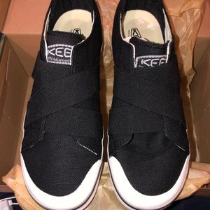 Women’s slip on tennis shoes